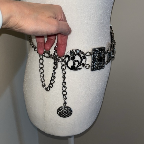 Women’s Chico’s silver chain belt with black clear & grey crystals - Picture 6 of 12